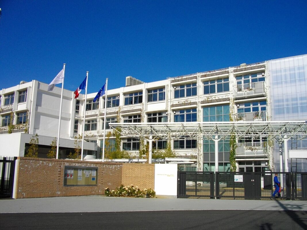 Lycée français international de Tokyo campus building in Kita-ku